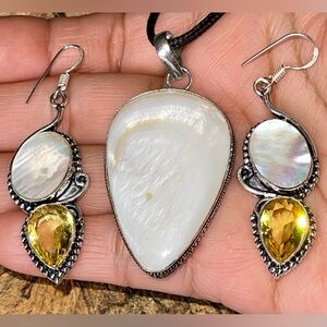 Mother of Pearl Pendant & Earrings